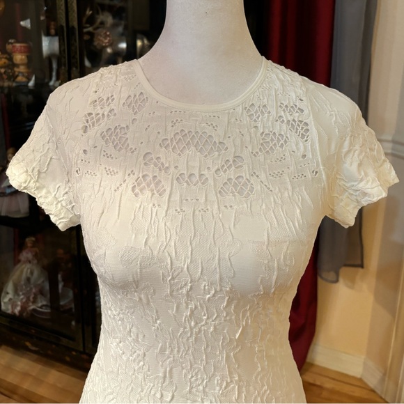 Nophat Lace Textured Stretch Fitted Top - Picture 3 of 5
